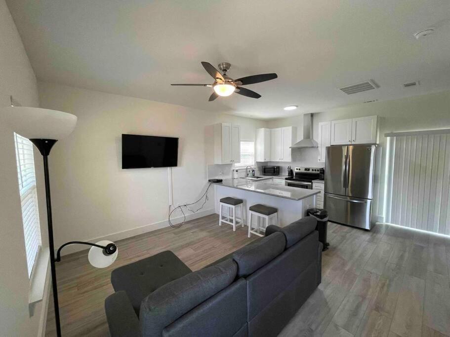 Charming 1 Bedroom Cottage Close To Dtown Nas Bchs Pensacola Exterior photo
