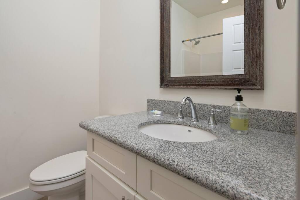 Charming 1 Bedroom Cottage Close To Dtown Nas Bchs Pensacola Exterior photo
